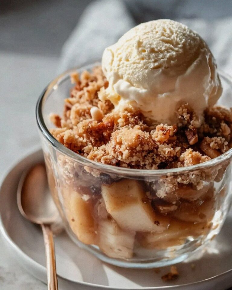 Bratapfel Crumble Rezept mit Vanilleeis – Ein Genuss!