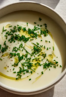 Leckere weiße Spargelsuppe mit Gemüsefond ohne Alkohol
