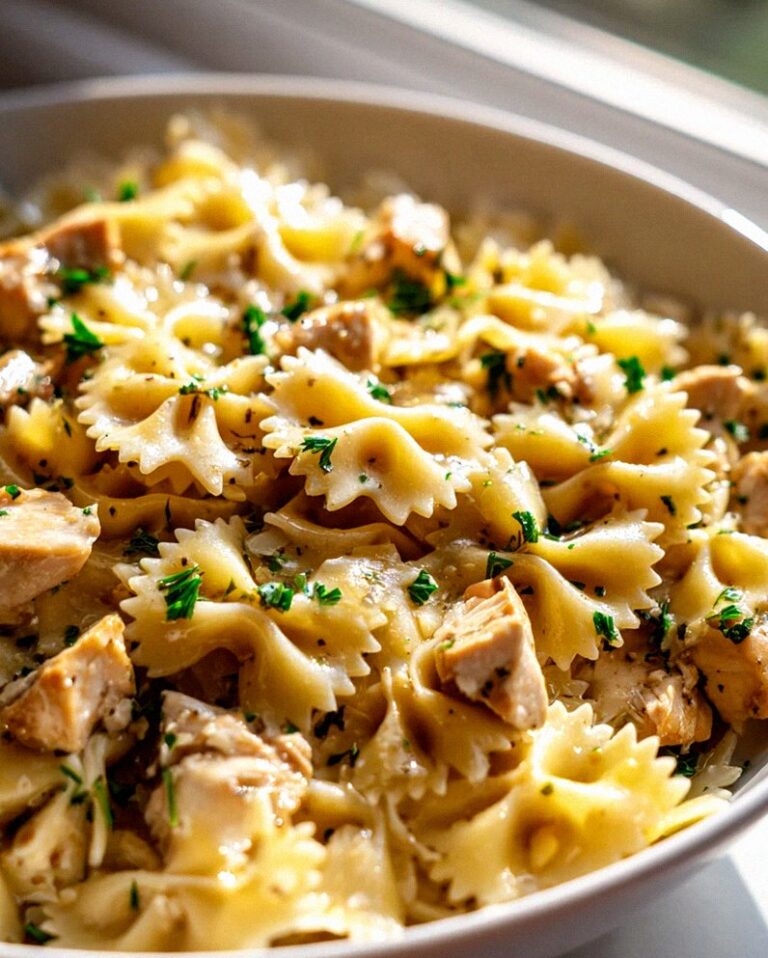 Mini Knoblauchbutter-Hühnchen Bowtie Pasta Cups Rezept